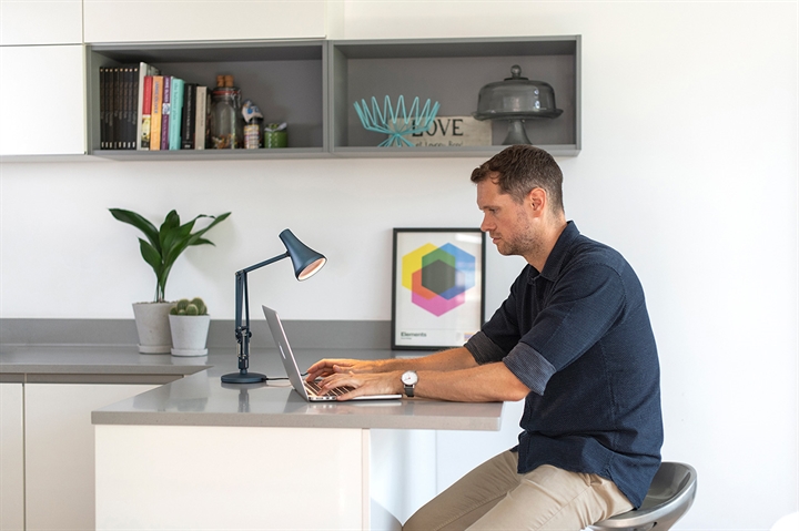 90 Mini Mini Tischlampe, Stahlblau