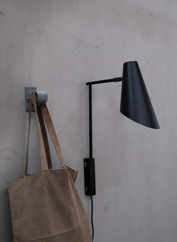 Cale Wandleuchte m/Arm, schwarz