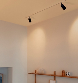 Thorup Copenhagen Patrone Schienenspot, brüniertes Messing/dunkel, 120 mm