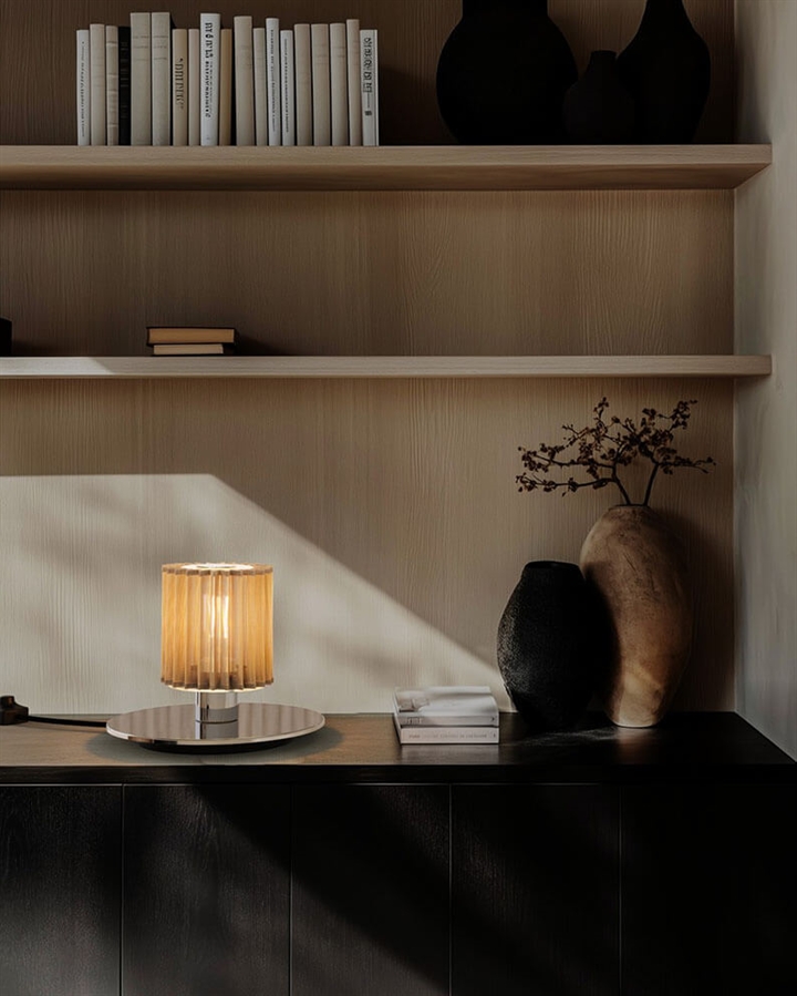 In The Sun 220 Tischlampe, silber/gold