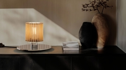 In The Sun 220 Tischlampe, Silber/Gold