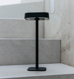 Flai Central Tischleuchte, schwarz