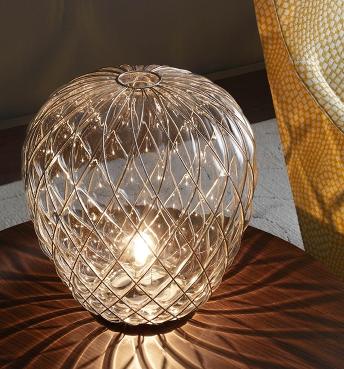 Pinecone Tischlampe, groß Ø50, klar/gold