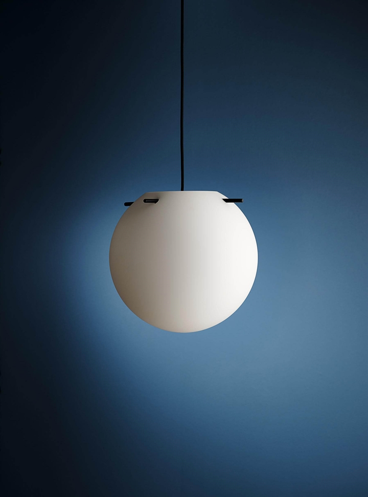 Koi Pendelleuchte Ø32, opal/schwarz