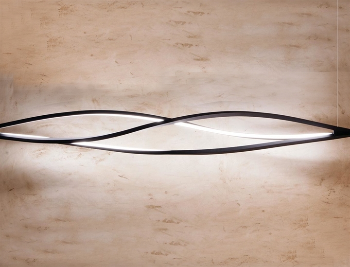 In the wind horizontal Pendelleuchte, schwarz