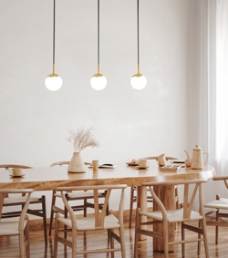 Circle of Life Pendelleuchte Ø110 m/schwarzem Kabel, Opal/Messing