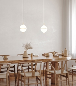 Eternal Moonlight Pendelleuchte medium m/schwarzem Kabel, opal/messing