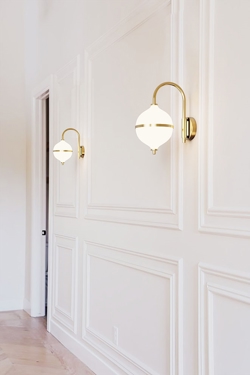 Eternal Moonlight Wandleuchte m/weißem Kabel, opal/messing