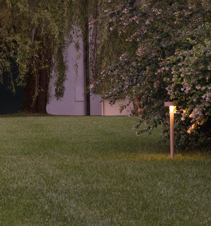 Sofia Außenpoller mit Spike - mehrere Varianten