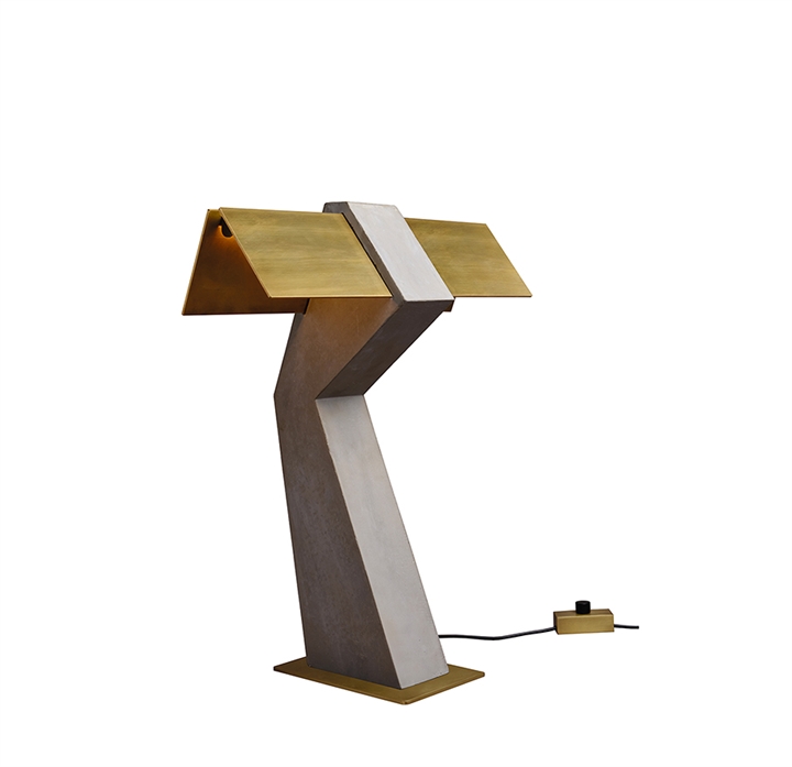 TAU Tischlampe, Messing