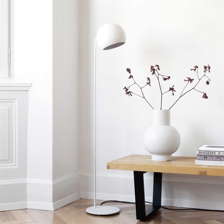 Tilt Globe Stehleuchte, weiß