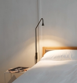 Austere Wandleuchte, schwarz