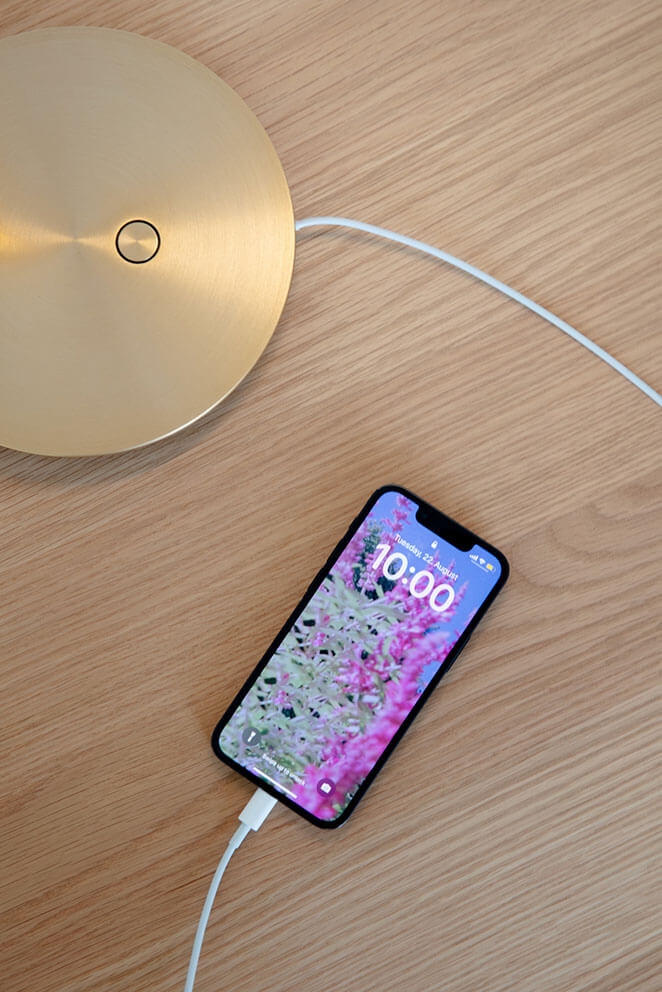 Omni Tischlampe m/USB, Messing
