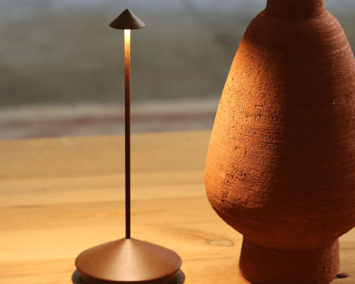 Pina - einfache und elegante Akkulampe