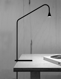 Trizo21 Austere T Tischleuchte