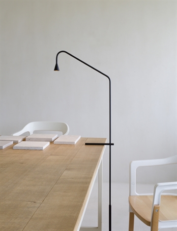 Trizo21 Austere T Tischlampe