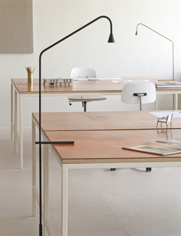 Trizo21 Austere T Tischlampe