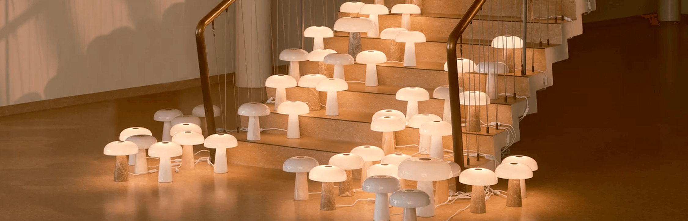 Glossy Tischlampe von Design for the People | Kaufen Sie sie bei Lamper-shop.de