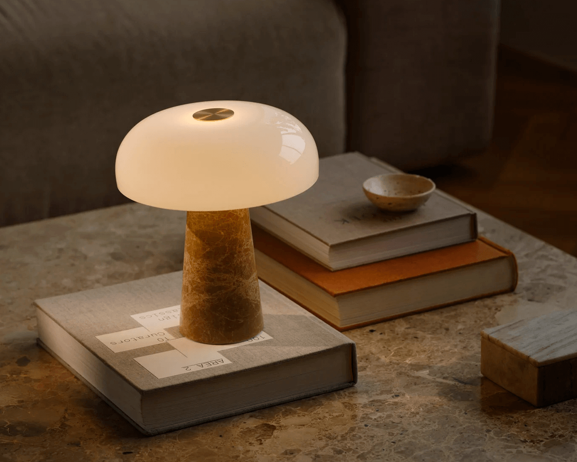 Glossy Mini Tischlampe von Design for the People | Kaufen Sie sie bei Lamper-shop.de