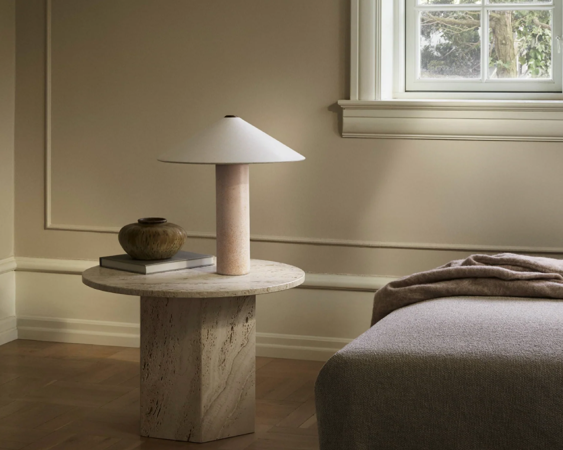 LYFA Futé Tischlampe mit Keramik und Textil