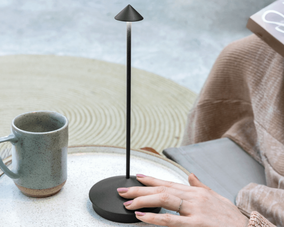 Elegant, schlank und italienisch | Zafferano Pina Akkulampe | Lamper-shop.de