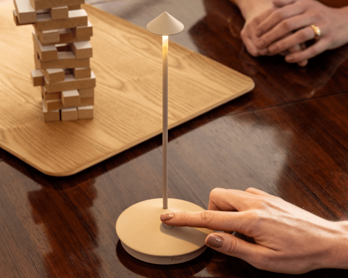 Elegant, schlank und italienisch | Zafferano Pina Akkulampe | Lamper-shop.de