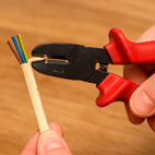 Lamper-shop.de zeigt dir, wie du das Kabel einer Pendelleuchte wechselst