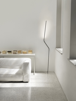 NEO Stehlampe, schwarz