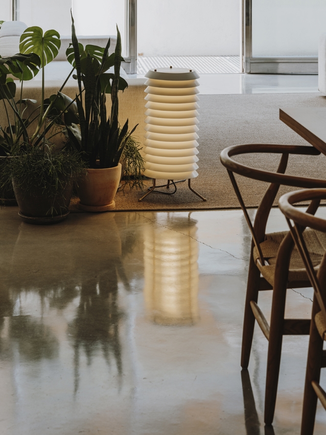 Maija 30 Stehleuchte, weiß