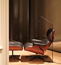 Austere Stehlampe, schwarz