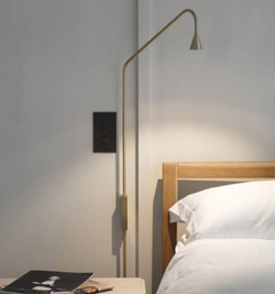 Austere Wandleuchte, Messing